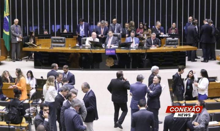 Câmara derruba veto de Lula à dosimetria e beneficia Bolsonaro.