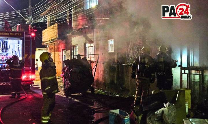 Casa sem energia elétrica pega fogo pela 3ª vez em 1 ano e meio no bairro São Geraldo.