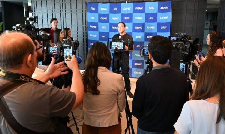 Flávio Roscoe anuncia desincompatibilização