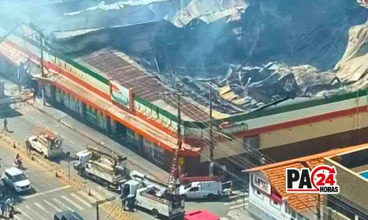 Imagem mostra destruição do Supermercado Alvorada após incêndio em Pouso Alegre.