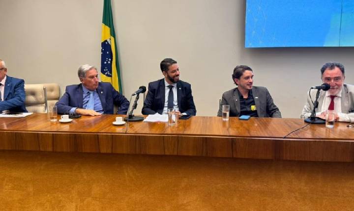 Presidente da AMM articula em Brasília PEC que pode ampliar repasses aos municípios mineiros