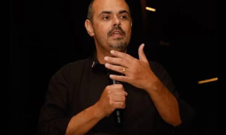 Simões usa evento como palanque