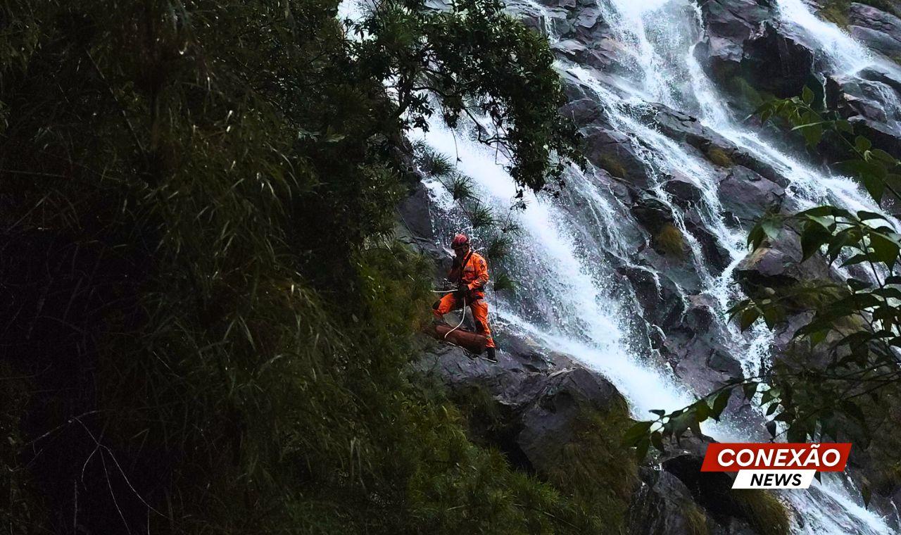 Corpo de turista é encontrado em cachoeira de 120 metros de altura na Serra do Papagaio, em Aiuruoca (MG).