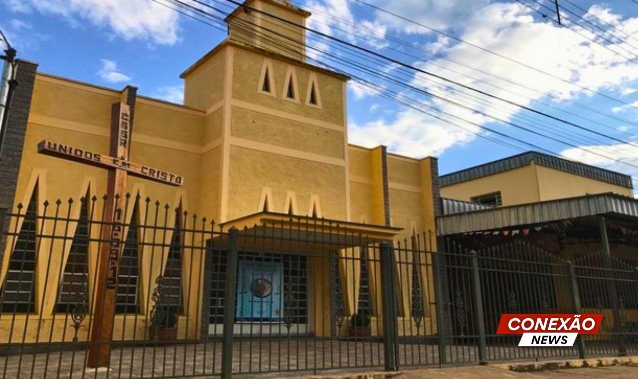 Funcionária é presa após comunicar falso roubo de R$ 15 mil em paróquia de Pouso Alegre (MG).