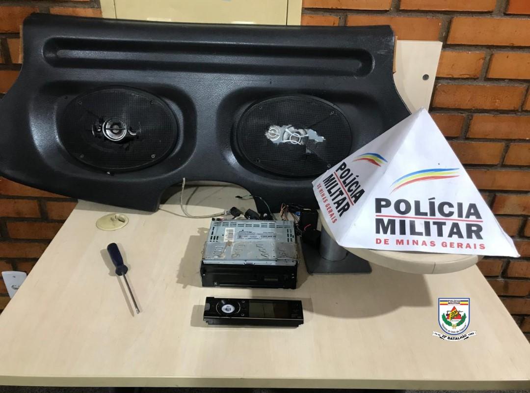 Homem é preso em flagrante após furtar equipamentos de som automotivo no bairro Jardim Olímpico.