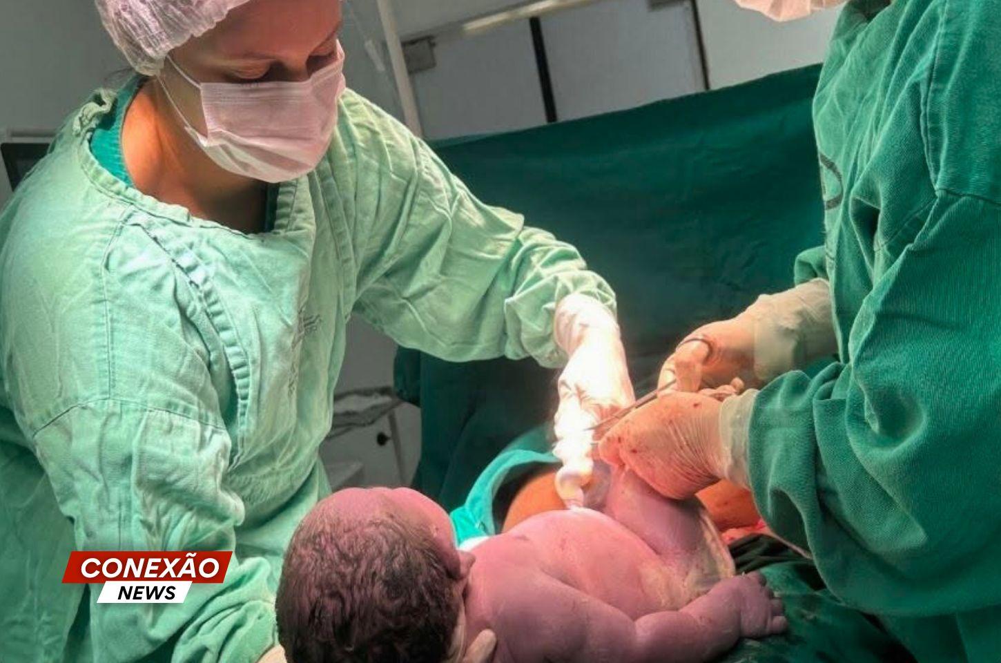 Bebê 'gigante' surpreende ao nascer com mais de 6 quilos.