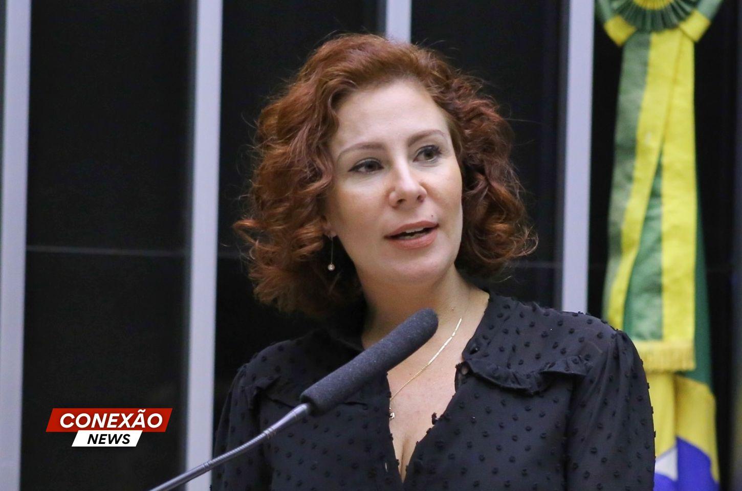Moraes determina prisão de Carla Zambelli e inclusão na lista de Interpol.
