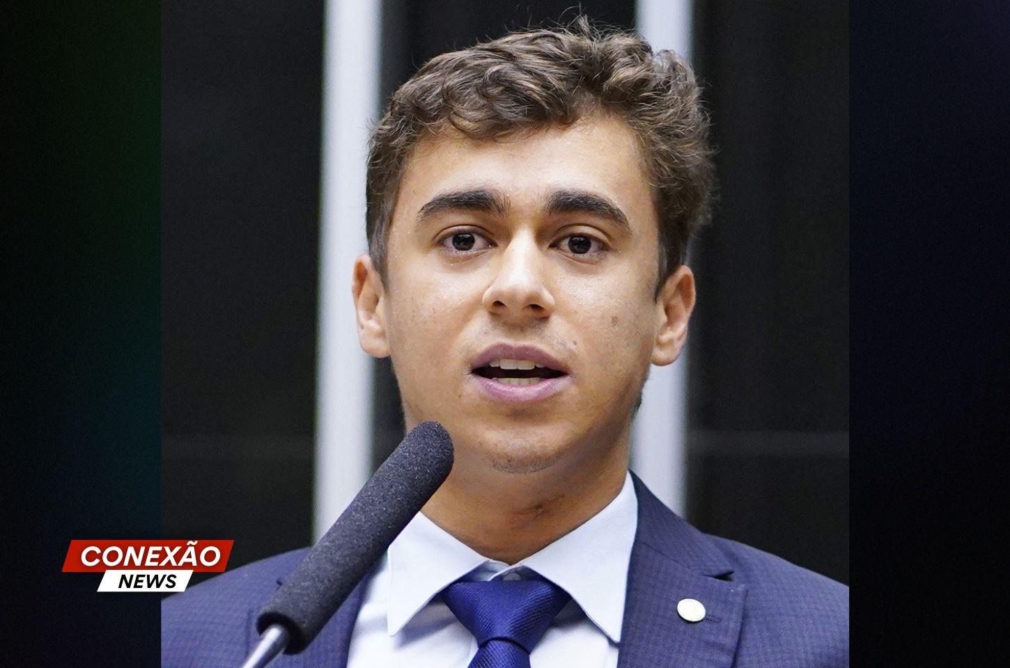 Nikolas Ferreira protocola pedido de impeachment contra Lula por crise com os EUA.