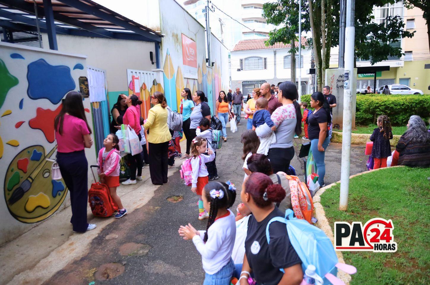 Cerca de 15 mil alunos voltam às aulas na rede municipal em Pouso Alegre.