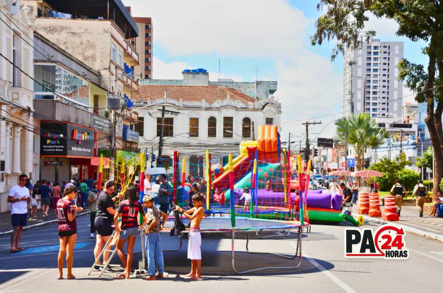 Evento do Dia da Mulher movimenta a Praça Senador José Bento e segue até as 14h com saúde, empregos e área kids.